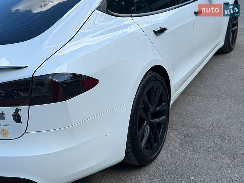 Лифтбек Tesla Model S 2021 в Виннице
