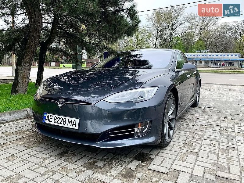 Tesla Model S 2015