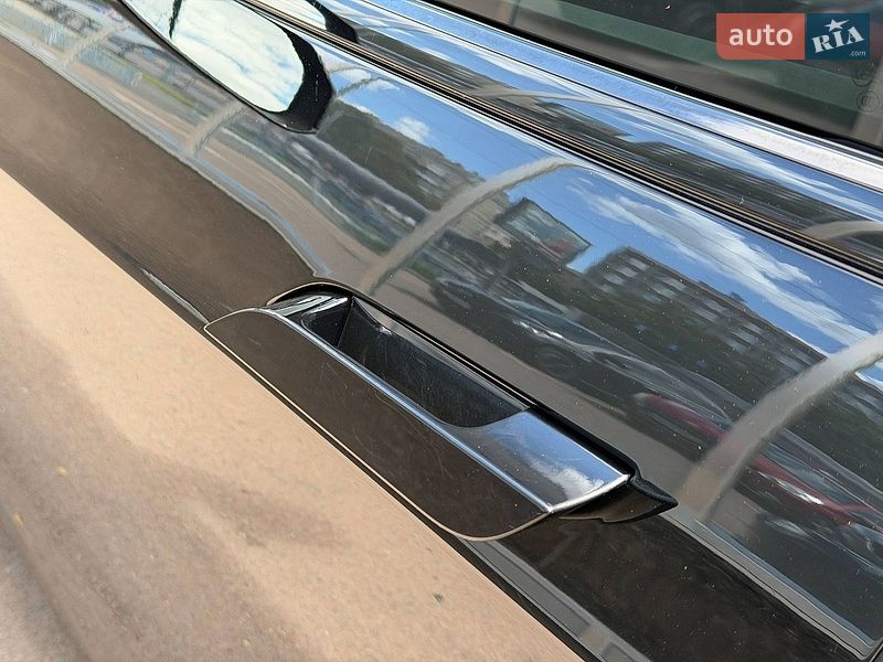 Лифтбек Tesla Model S 2022 в Киеве