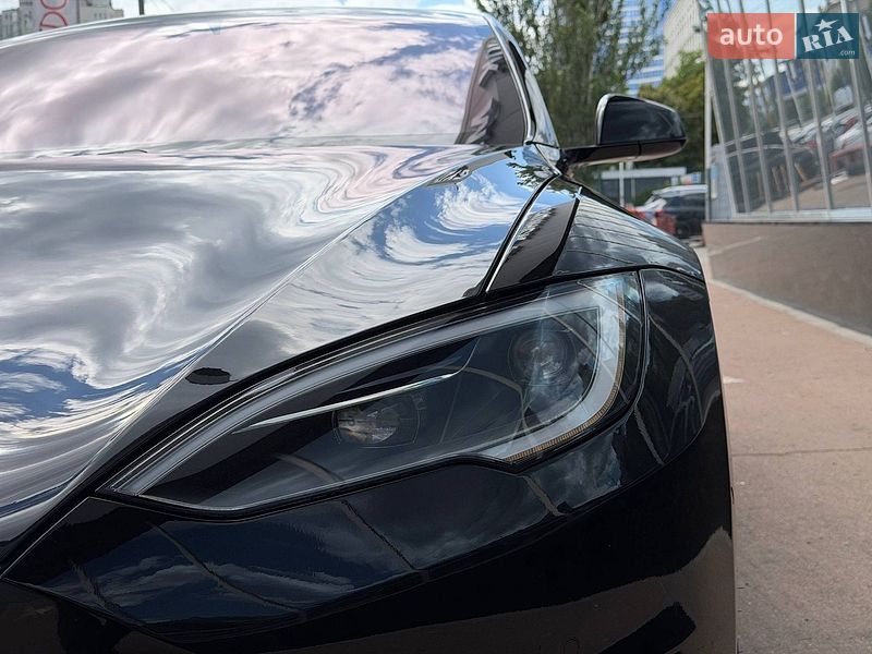 Лифтбек Tesla Model S 2022 в Киеве