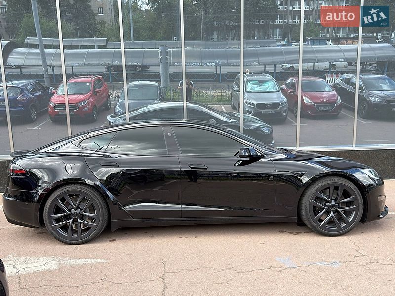 Лифтбек Tesla Model S 2022 в Киеве