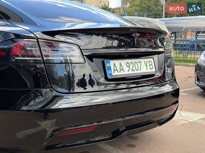Лифтбек Tesla Model S 2022 в Киеве