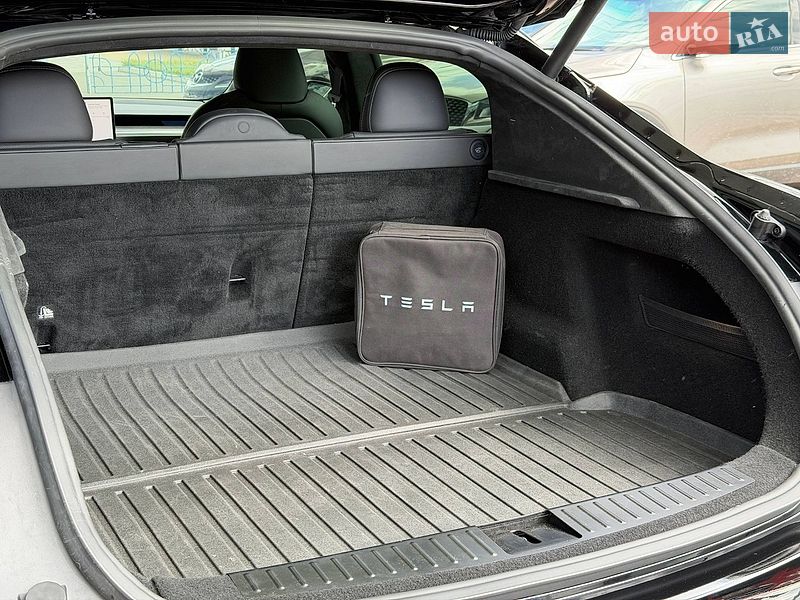 Лифтбек Tesla Model S 2022 в Киеве