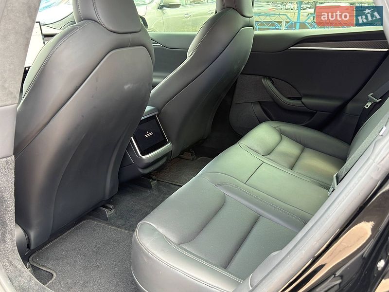 Лифтбек Tesla Model S 2022 в Киеве