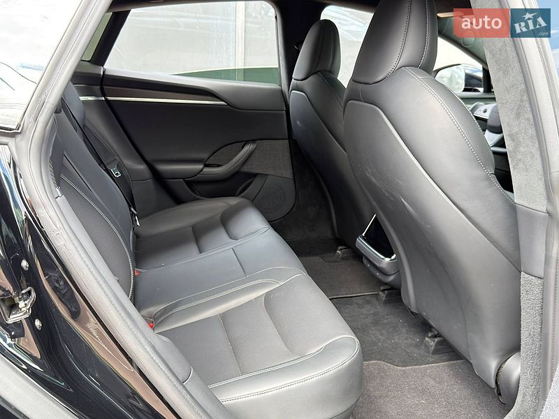 Лифтбек Tesla Model S 2022 в Киеве