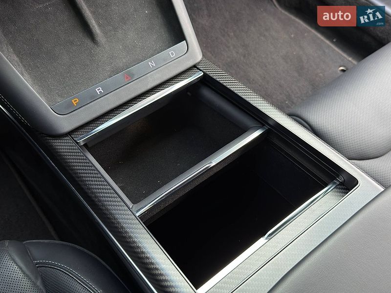 Лифтбек Tesla Model S 2022 в Киеве