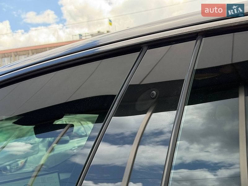 Лифтбек Tesla Model S 2022 в Киеве