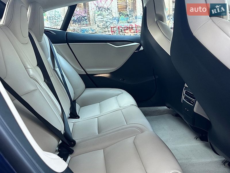 Лифтбек Tesla Model S 2017 в Одессе