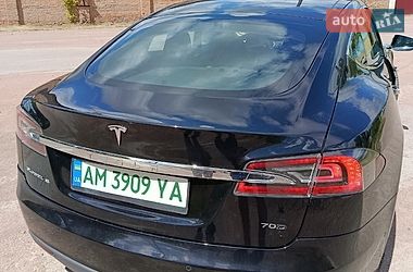 Ліфтбек Tesla Model S 2015 в Коростені
