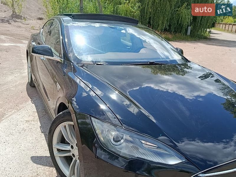 Ліфтбек Tesla Model S 2015 в Коростені