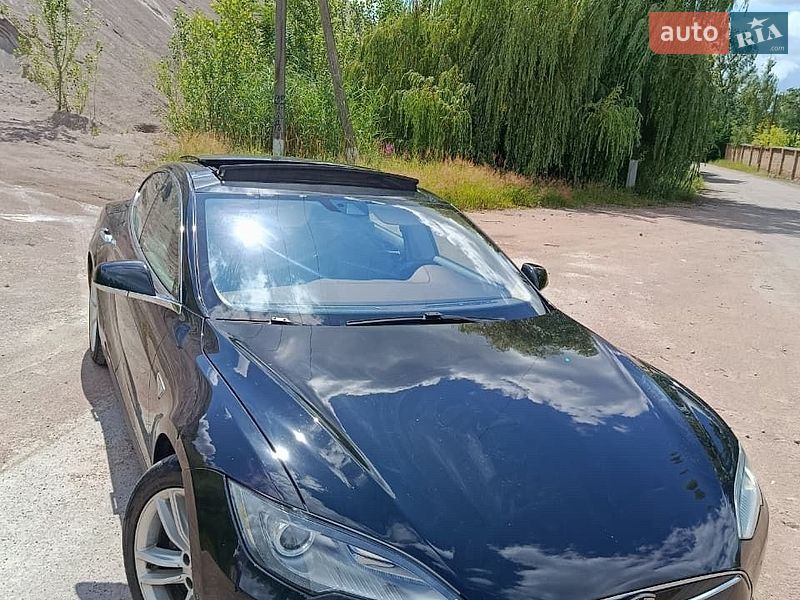 Ліфтбек Tesla Model S 2015 в Коростені