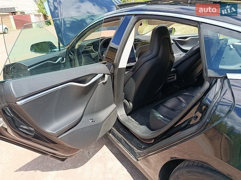 Ліфтбек Tesla Model S 2015 в Коростені