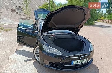 Ліфтбек Tesla Model S 2015 в Коростені