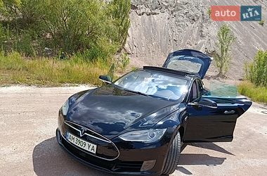 Ліфтбек Tesla Model S 2015 в Коростені
