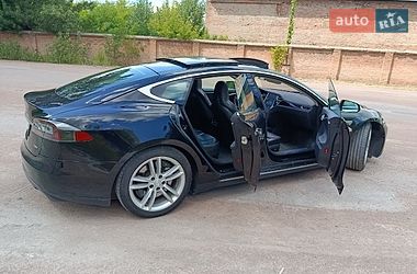 Ліфтбек Tesla Model S 2015 в Коростені