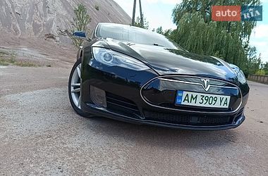 Ліфтбек Tesla Model S 2015 в Коростені