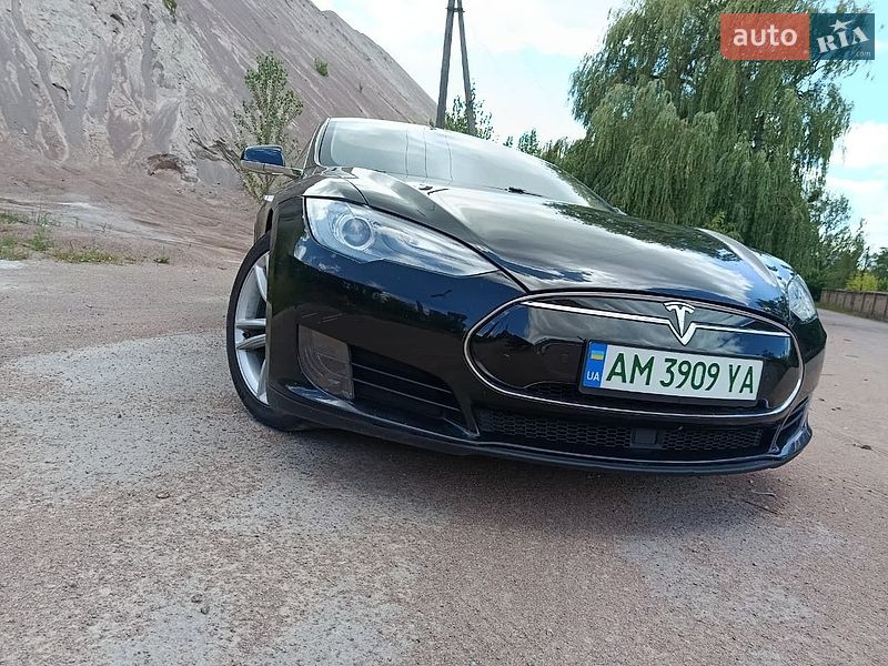Ліфтбек Tesla Model S 2015 в Коростені