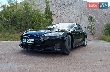 Ліфтбек Tesla Model S 2015 в Коростені
