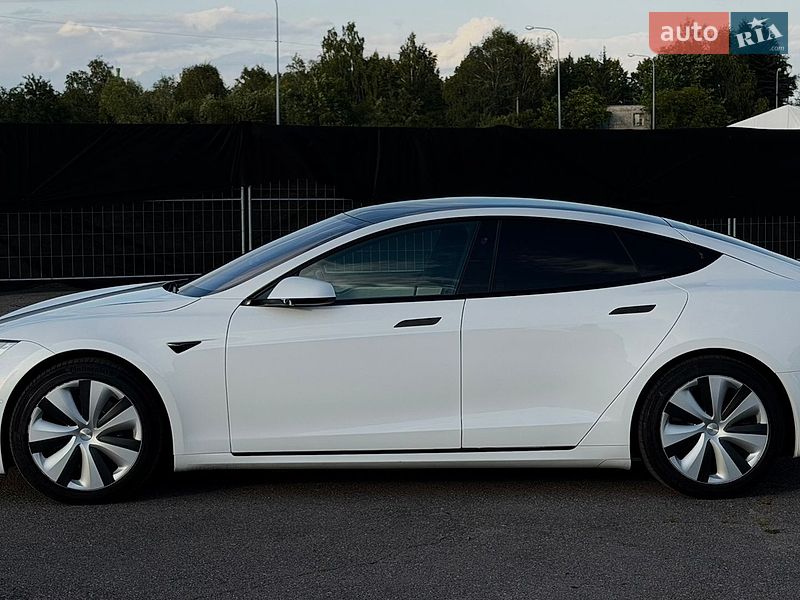 Лифтбек Tesla Model S 2020 в Львове