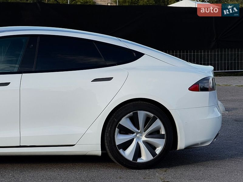 Лифтбек Tesla Model S 2020 в Львове