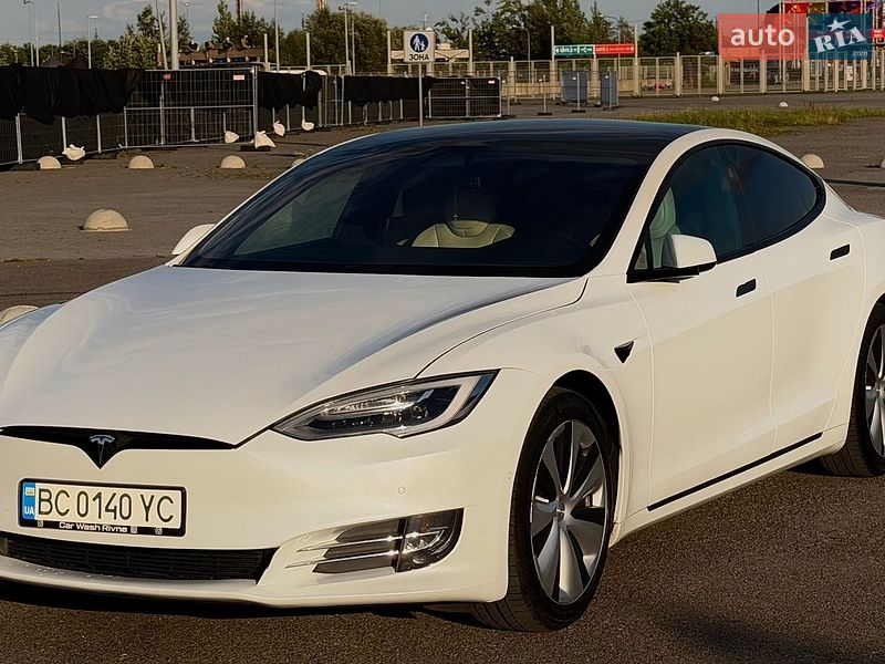 Лифтбек Tesla Model S 2020 в Львове
