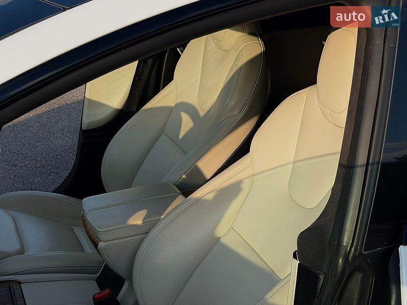 Лифтбек Tesla Model S 2020 в Львове