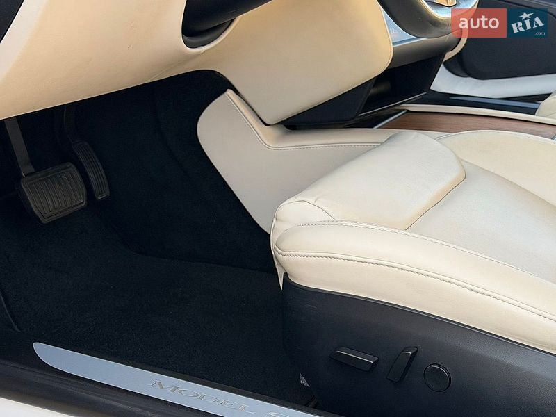 Лифтбек Tesla Model S 2020 в Львове