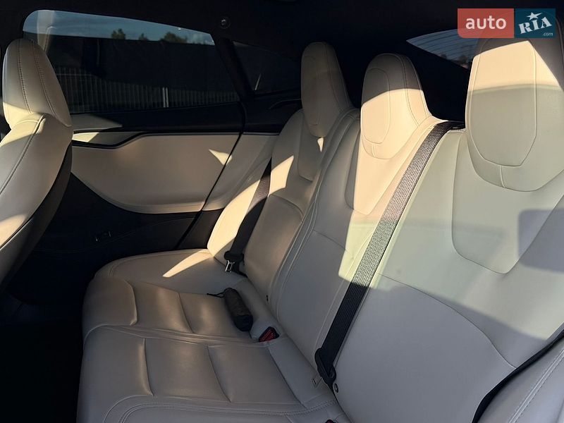 Лифтбек Tesla Model S 2020 в Львове