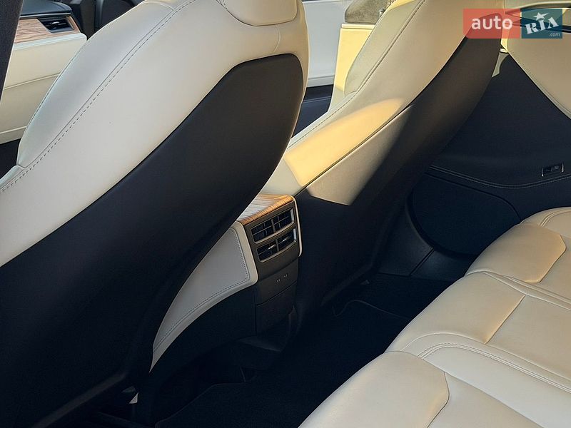 Лифтбек Tesla Model S 2020 в Львове