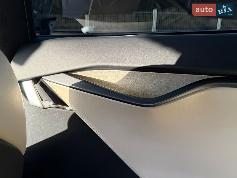 Лифтбек Tesla Model S 2020 в Львове