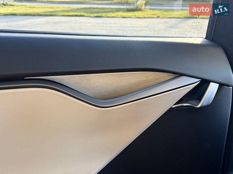 Лифтбек Tesla Model S 2020 в Львове