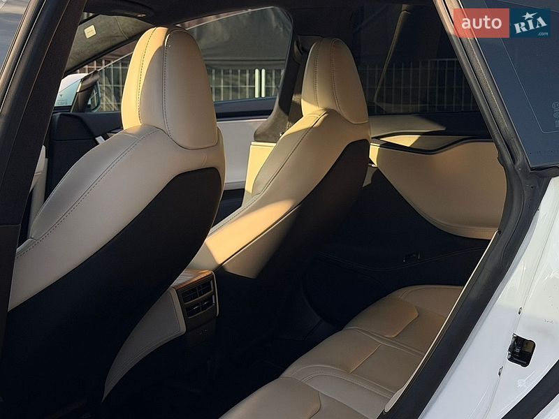 Лифтбек Tesla Model S 2020 в Львове