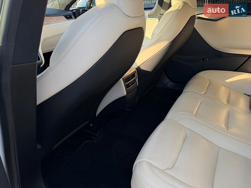 Лифтбек Tesla Model S 2020 в Львове