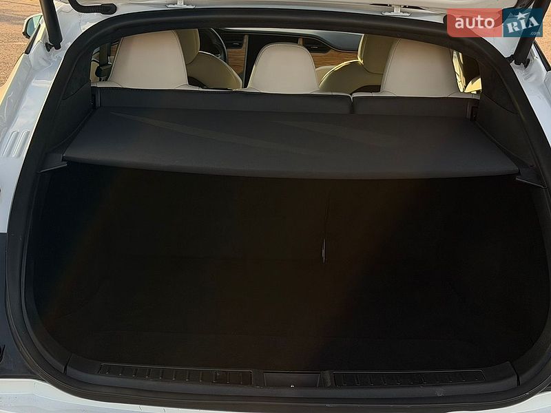 Лифтбек Tesla Model S 2020 в Львове