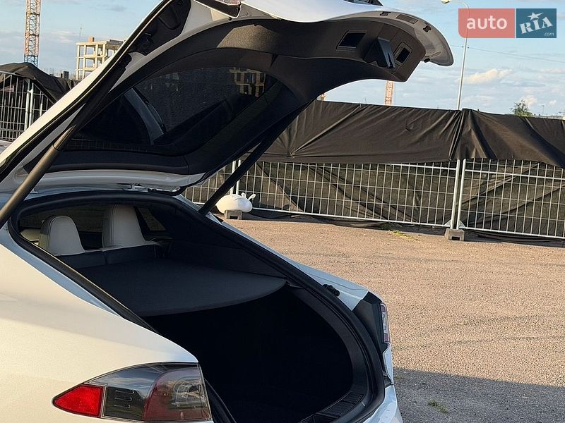 Лифтбек Tesla Model S 2020 в Львове