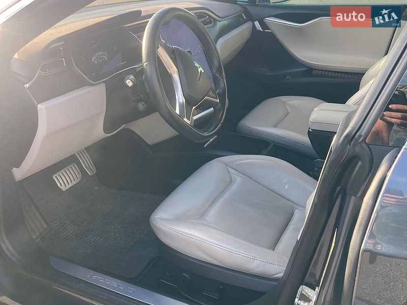 Ліфтбек Tesla Model S 2016 в Львові фото 12 Ліфтбек Tesla Model S 2016 в Львові