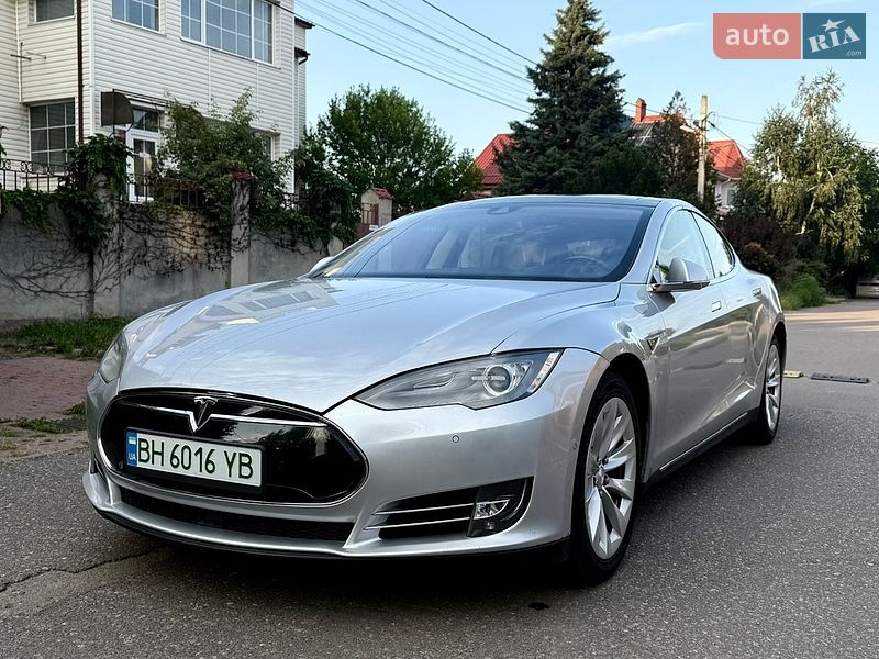 Ліфтбек Tesla Model S 2015 в Одесі фото Ліфтбек Tesla Model S 2015 в Одесі