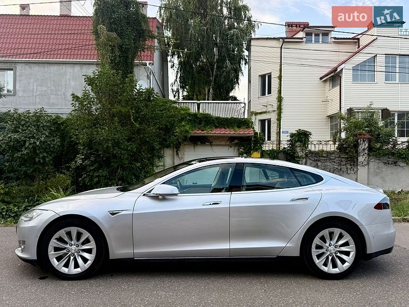 Ліфтбек Tesla Model S 2015 в Одесі фото 3 Ліфтбек Tesla Model S 2015 в Одесі