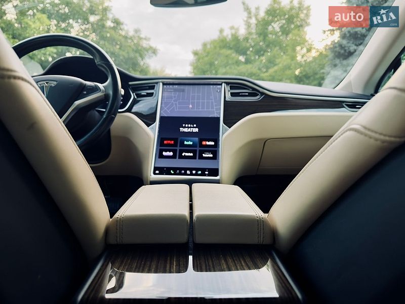 Ліфтбек Tesla Model S 2015 в Одесі фото 20 Ліфтбек Tesla Model S 2015 в Одесі
