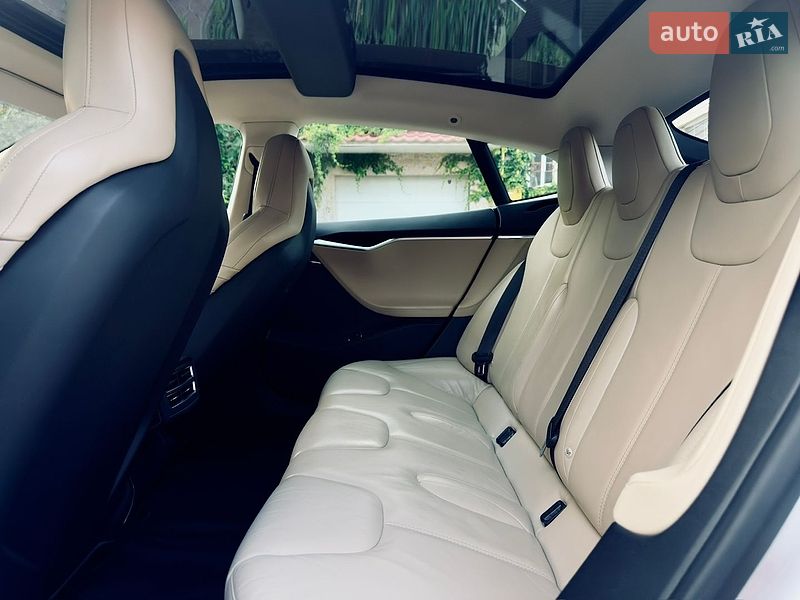 Ліфтбек Tesla Model S 2015 в Одесі фото 22 Ліфтбек Tesla Model S 2015 в Одесі