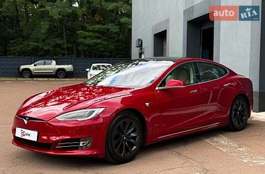 Лифтбек Tesla Model S 2017 в Киеве фото 4 Лифтбек Tesla Model S 2017 в Киеве