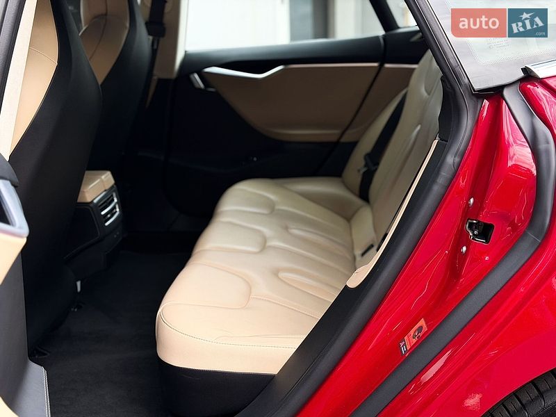 Лифтбек Tesla Model S 2017 в Киеве фото 16 Лифтбек Tesla Model S 2017 в Киеве