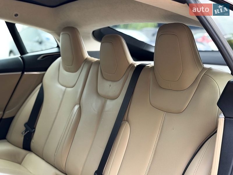 Ліфтбек Tesla Model S 2017 в Києві