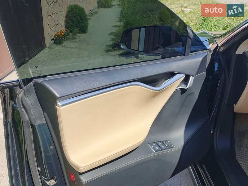 Лифтбек Tesla Model S 2014 в Запорожье