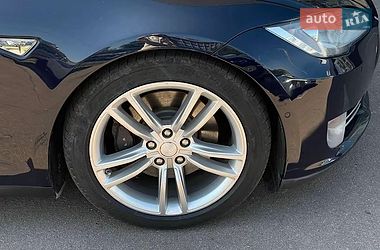 Лифтбек Tesla Model S 2015 в Киеве