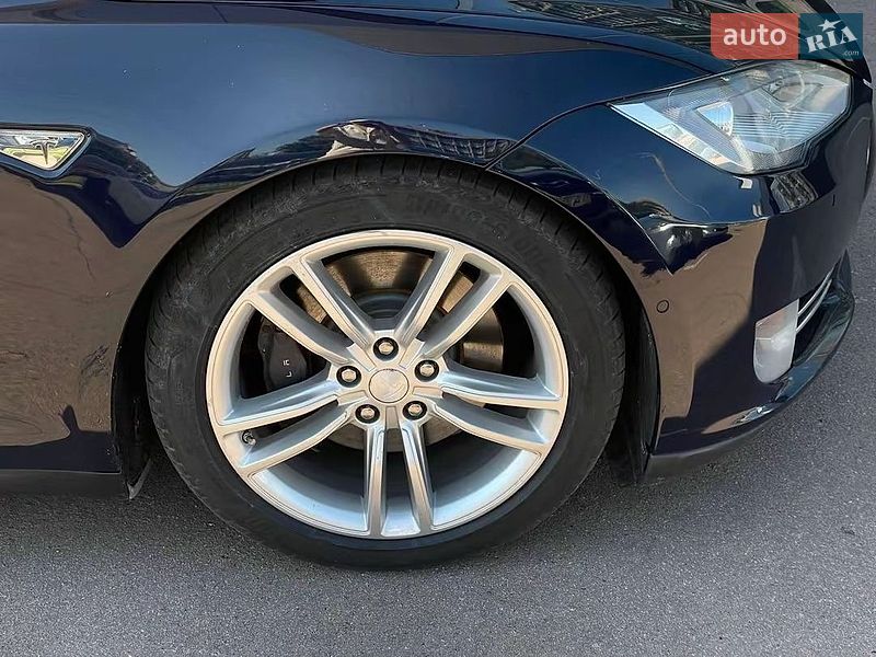 Лифтбек Tesla Model S 2015 в Киеве