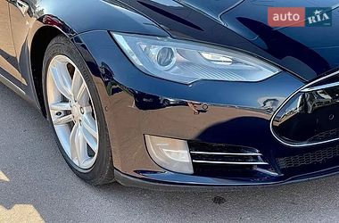 Лифтбек Tesla Model S 2015 в Киеве