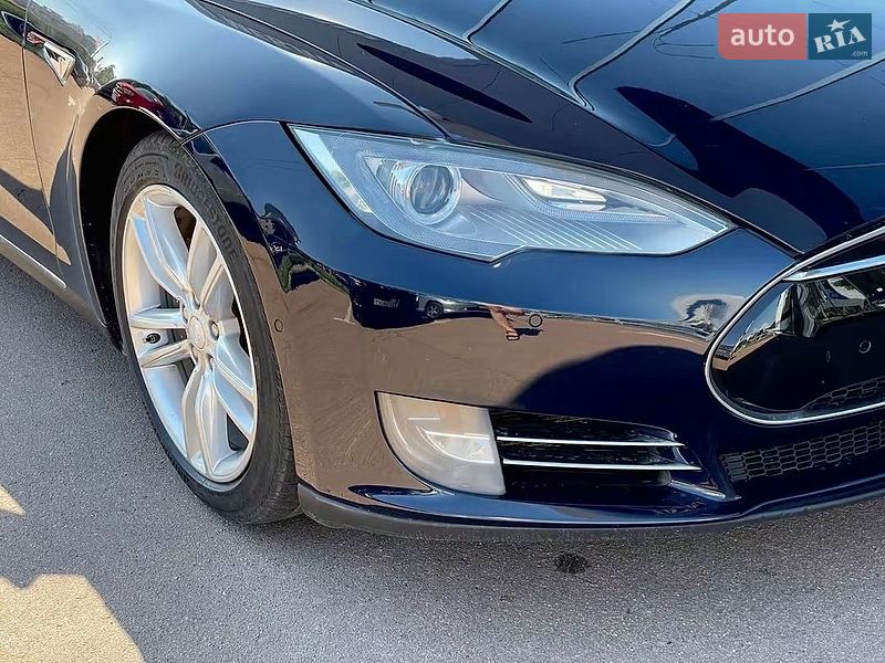 Лифтбек Tesla Model S 2015 в Киеве