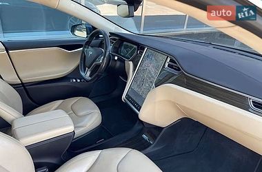 Лифтбек Tesla Model S 2015 в Киеве