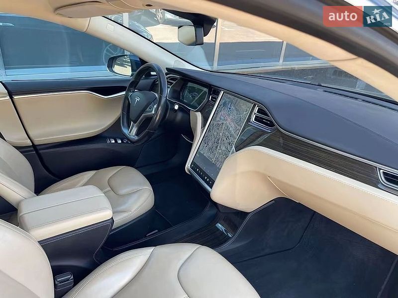 Лифтбек Tesla Model S 2015 в Киеве